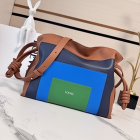 Loewe 新版本 Flamenco 福袋 以柔軟材質制造就慵懶風格，拉繩設計