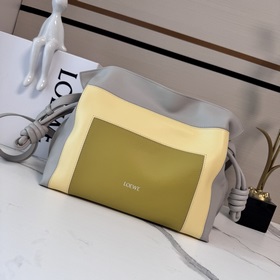 Loewe 新版本 Flamenco 福袋 以柔軟材質制造就慵懶風格，拉繩設計