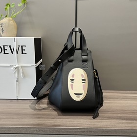 新款 千與千尋聯名Loewe 系列 無臉男千與千尋Hammock 吊床手袋 每