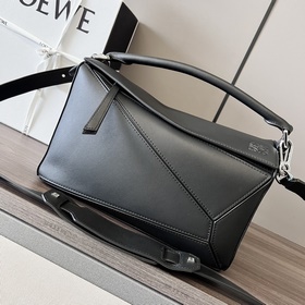 Loewe (新版本)壓印 Logo 中號 Puzzle 手袋 到貨 Loew