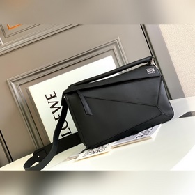Loewe 爆款Puzzle Bag(中號29CM)出貨 幾何包中號以小牛皮鑲