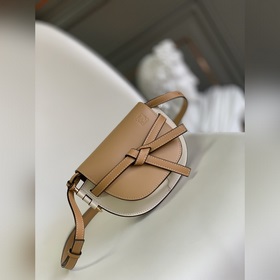 Loewe 全新MiNi Gate 深受追捧的Gate手袋蛻變為創新趣緻的迷你