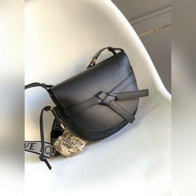 Loewe 全新小號Gate Loewe 新版logo繡花編織寬肩帶馬鞍包