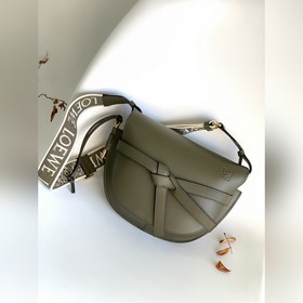 Loewe 全新小號Gate Loewe 新版logo繡花編織寬肩帶馬鞍包