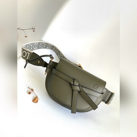 Loewe 全新MiNi Gate Loewe 新版logo繡花編織寬肩帶馬