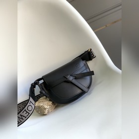 Loewe 全新MiNi Gate Loewe 新版logo繡花編織寬肩帶馬