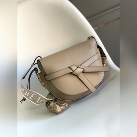 Loewe 全新小號Gate Loewe 新版logo繡花編織寬肩帶馬鞍包