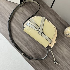 Loewe Gate Dual 新版本 與經典版Gate mini高度一緻，内