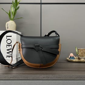 Loewe 全新小號Gate Loewe 新版logo繡花編織寬肩帶馬鞍包