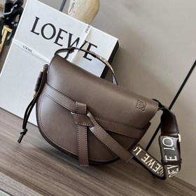 Loewe 小號Gate 手袋 新色 GateDual手袋采用柔軟天然牛皮革精