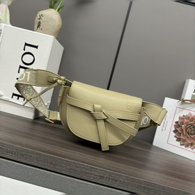 Loewe Gate Dual 新色 miniGateDual手袋采用柔軟天然