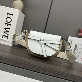 Loewe Gate Dual 新色 miniGateDual手袋采用柔軟天然