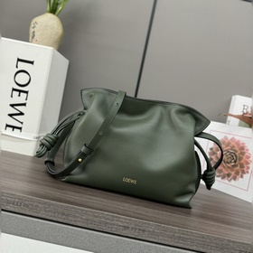 Loewe 新版本 納帕牛皮革Flamenco 福袋 手拿包 采用拉繩收緊 并