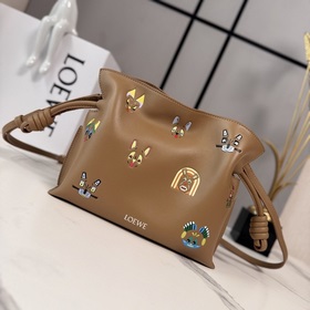 Loewe  2 6 早春Louis Wain聯名新款 納帕牛皮革Flamen