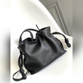 Loewe Flamenco 升級版福袋系列到貨 采用拉繩收緊 并打上标志性的