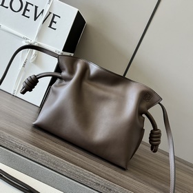 Loewe 2022 Flamenco 升級版福袋系列到貨 采用拉繩收緊 并打