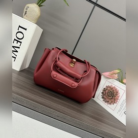 Loewe  新款 小號柔軟牛皮革 Madrid 手袋 Madrid 具有柔軟