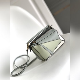 Loewe 爆款Puzzle mini新色系 迷你幾何由經典原廠小牛皮搭配人字