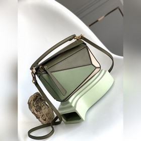 Loewe 爆款Puzzle mini 迷你幾何由經典原廠小牛皮搭配人字紋圖案