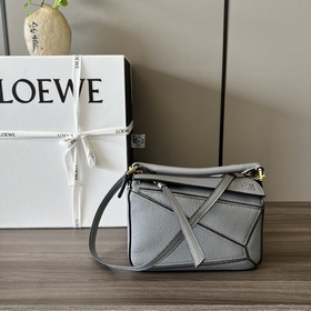 Loewe  迷你柔軟粒面牛皮革Puzzle 手袋 新色(瀝青灰) Loewe