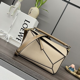 Loewe 小號粒面牛皮革Puzzle 手袋 LOEW推出的首次亮相手提包*長