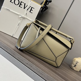 Loewe 小號粒面牛皮革Puzzle 手袋 新色 LOEW推出的首次亮相手提