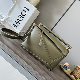 Loewe (新版本)壓印 Logo 小號Puzzle 手袋 Loewe 推
