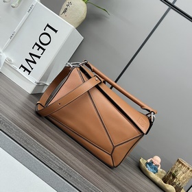 Loewe (新版本)壓印 Logo 小號Puzzle 手袋 Loewe 推