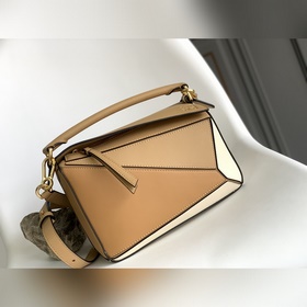 Loewe 爆款Puzzle small#新色系 出貨 小號幾何包 以小牛皮鑲