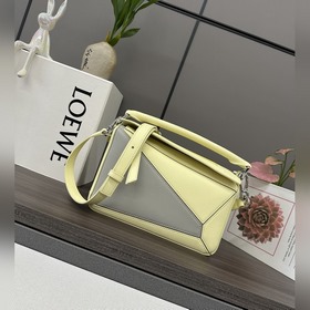 Loewe  最新配色puzzle 超級柔軟牛皮革 推出的首次亮相手提包*長方