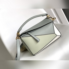 Loewe 爆款Puzzle small#新色系 出貨 小號幾何包 以小牛皮鑲
