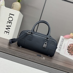 Loewe  新款 迷你 Amazona 23 Cropped 手袋 *保齡球