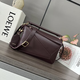 Loewe  新款 小號納帕羊皮革 Featherlight Puzzle 手