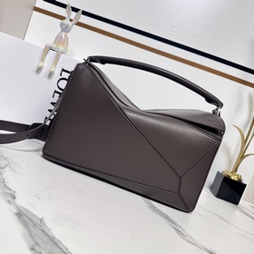 Loewe  新款 大號納帕羊皮革 Featherlight Puzzle 手