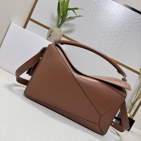 Loewe  新款 大號納帕羊皮革 Featherlight Puzzle 手