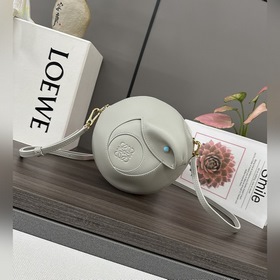 Loewe  Anagram 蛇年新春系列 重工手藝 壓紋 牛皮革包包 新款限