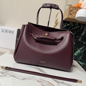Loewe  新款 大號柔軟牛皮革 Madrid 手袋 Madrid 具有柔軟