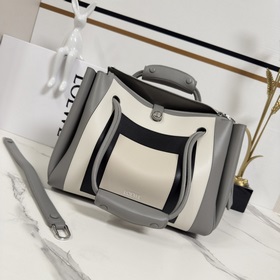 Loewe  新款 中號柔軟牛皮革 Madrid 手袋 Madrid 具有柔軟