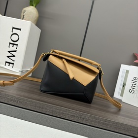 Loewe 新款 最新拼色牛皮革mini Puzzle手袋 Loewe  推