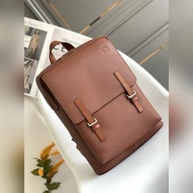 Loewe  新款背包到貨  Military Backpack 是一種寬