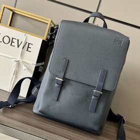 Lo*we 新款背包到貨  Military Backpack 是一種寬敞且用