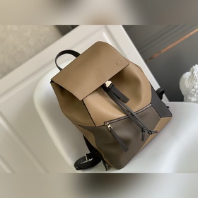 Loewe   新款背包到貨  puzzle Backpack 是一種寬敞