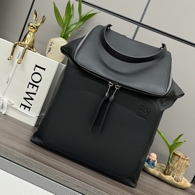 Loewe  最新Goya Backpack系列 雙肩書包 背包全新做法 更