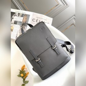 Loewe  新款背包到貨  Military Backpack 是一種寬