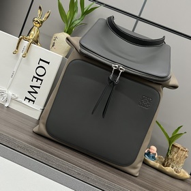 Loewe  最新Goya Backpack系列 雙肩書包 背包全新做法 更