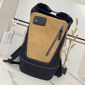 Loewe  新款 帆布和絨面革Flex雙肩包 卷蓋背包采用多功能實用設計，