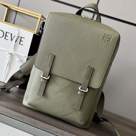 Loewe  新款背包到貨  Military Backpack 是一種寬