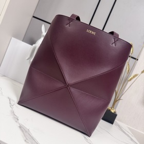 Loewe 新款 大號亮面牛皮革 Puzzle Fold 手袋從品牌經典手袋系