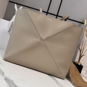 Loewe 新款 大號 柔軟粒面 牛皮革橫版 Puzzle Fold 手袋 采