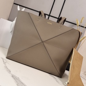 Loewe 新款 大號 柔軟粒面 牛皮革橫版 Puzzle Fold 手袋 采